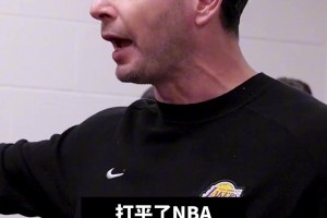 近日湖人赛后更衣室，为两位达成里程碑的球员欢呼致意🎉！ ..