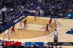 非常扎实的基本功！卡梅隆·布泽尔要命时刻顶着防守强杀内线得分